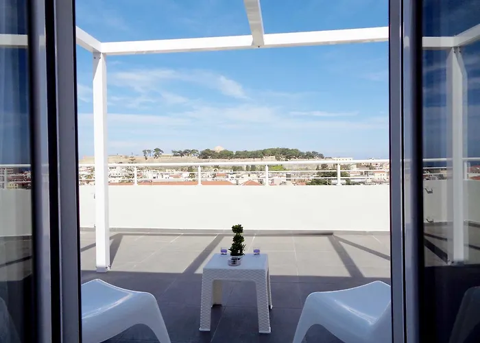 Castle & Sea View Apt