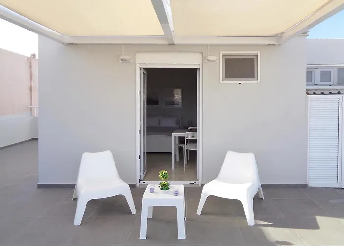 Castle & Sea View Apt